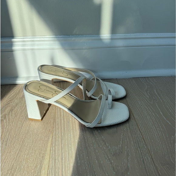 Jessica Simpson brand mini white kitten heels! So cute - Picture 2 of 4